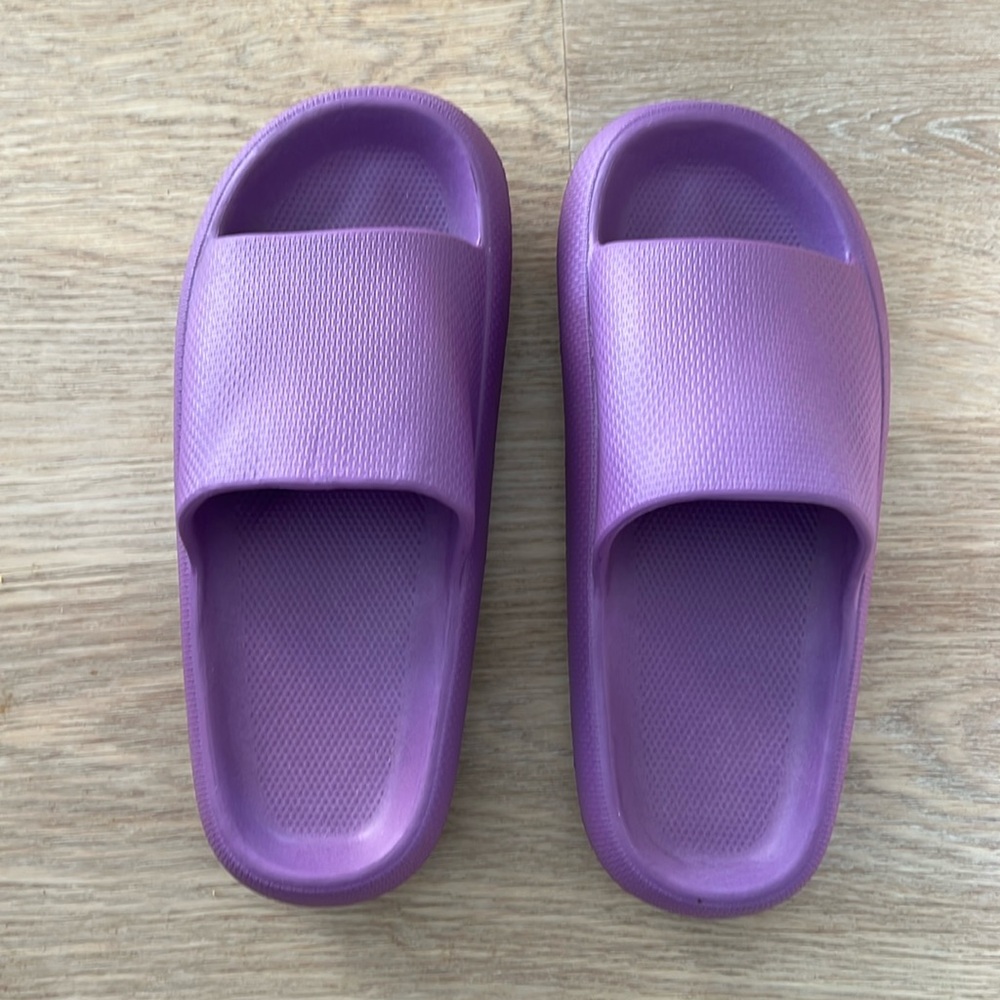 Purple (aubergine) cloud slides size 6.